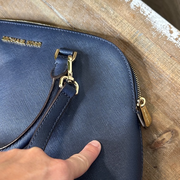 Michael Kors Cindy navy large dome crossbody leather purse with gold hardware - Picture 4 of 17